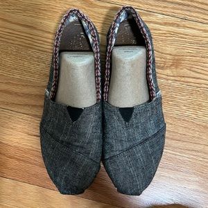 Linen TOMS